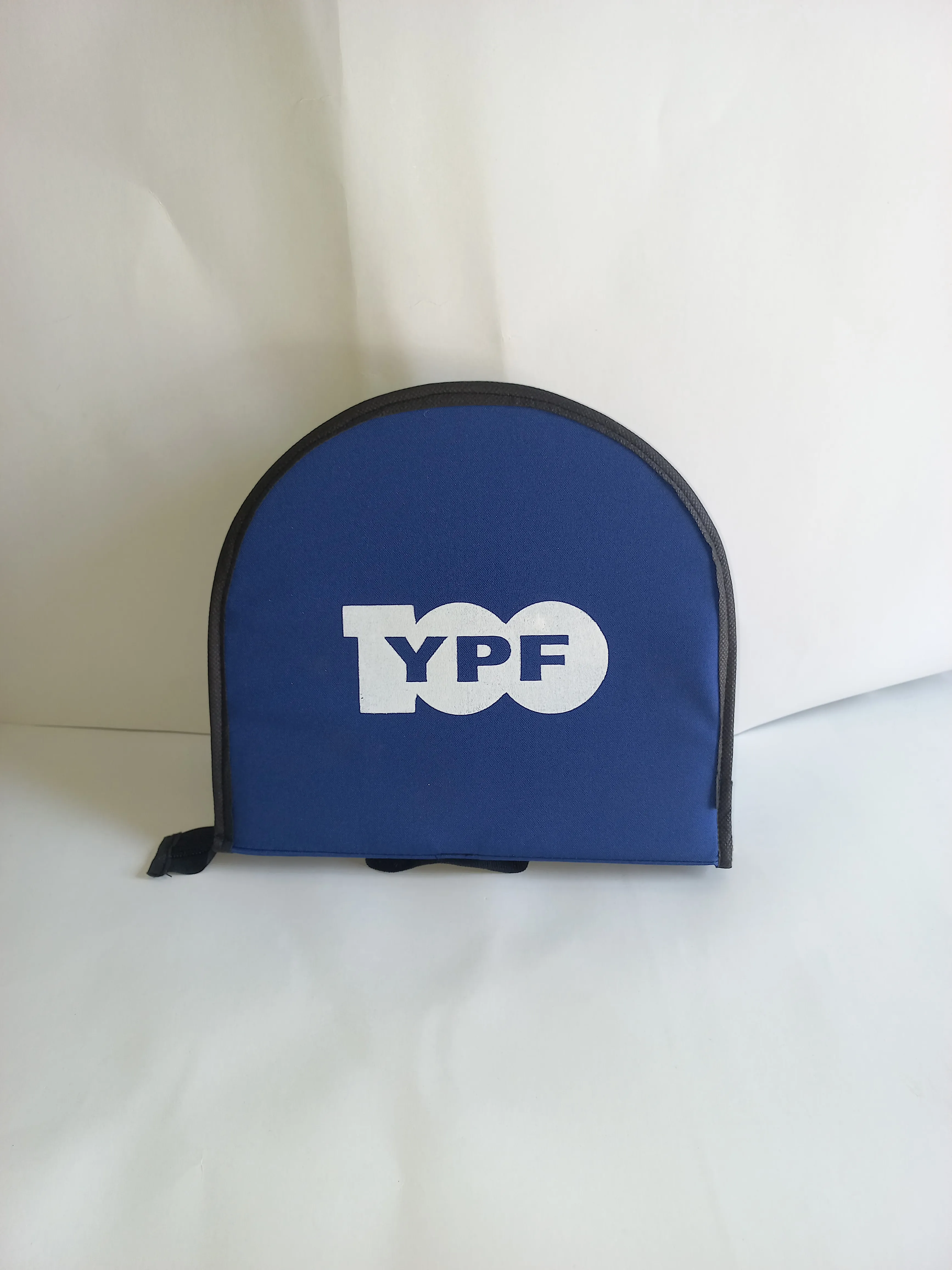 Estuche de asado cerrado con logo de cliente estampado en serigrafía